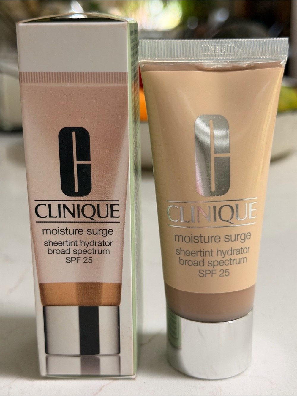 Clinique Moisture Surge Sheertint SPF 25 Light Medium 1.4 oz NIB